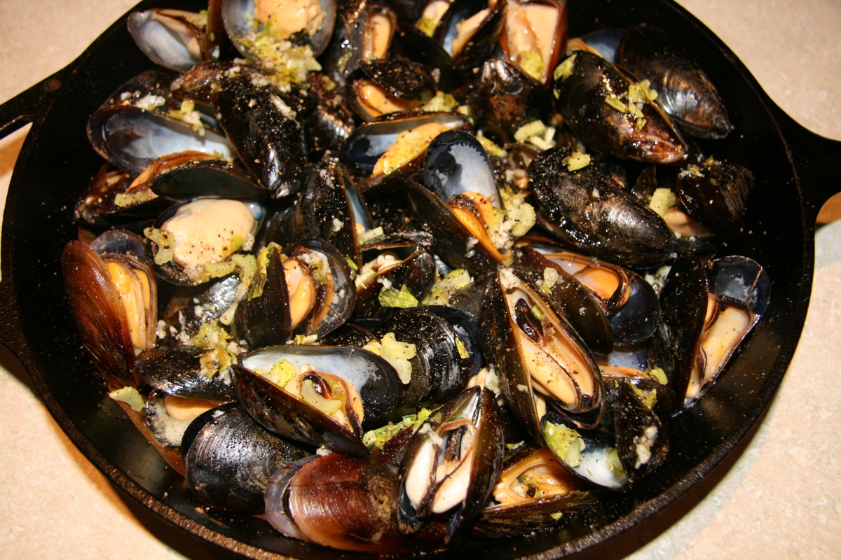 Cast Iron Mussels