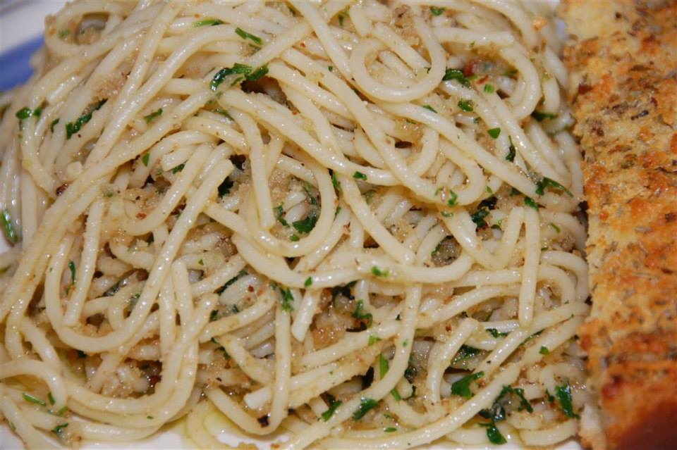 Spaghetti with Oil and Garlic (Aglio e Olio)